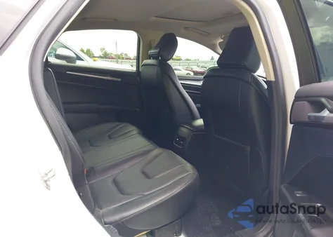 2020 Ford Fusion Hybrid Titanium z USA, uszkodzony, nr VIN 3FA6P0RU6LR234634